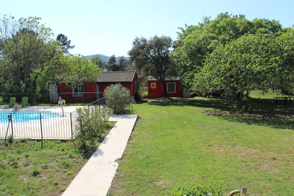 Hotel Le Couloubrier Le Muy Cameră foto
